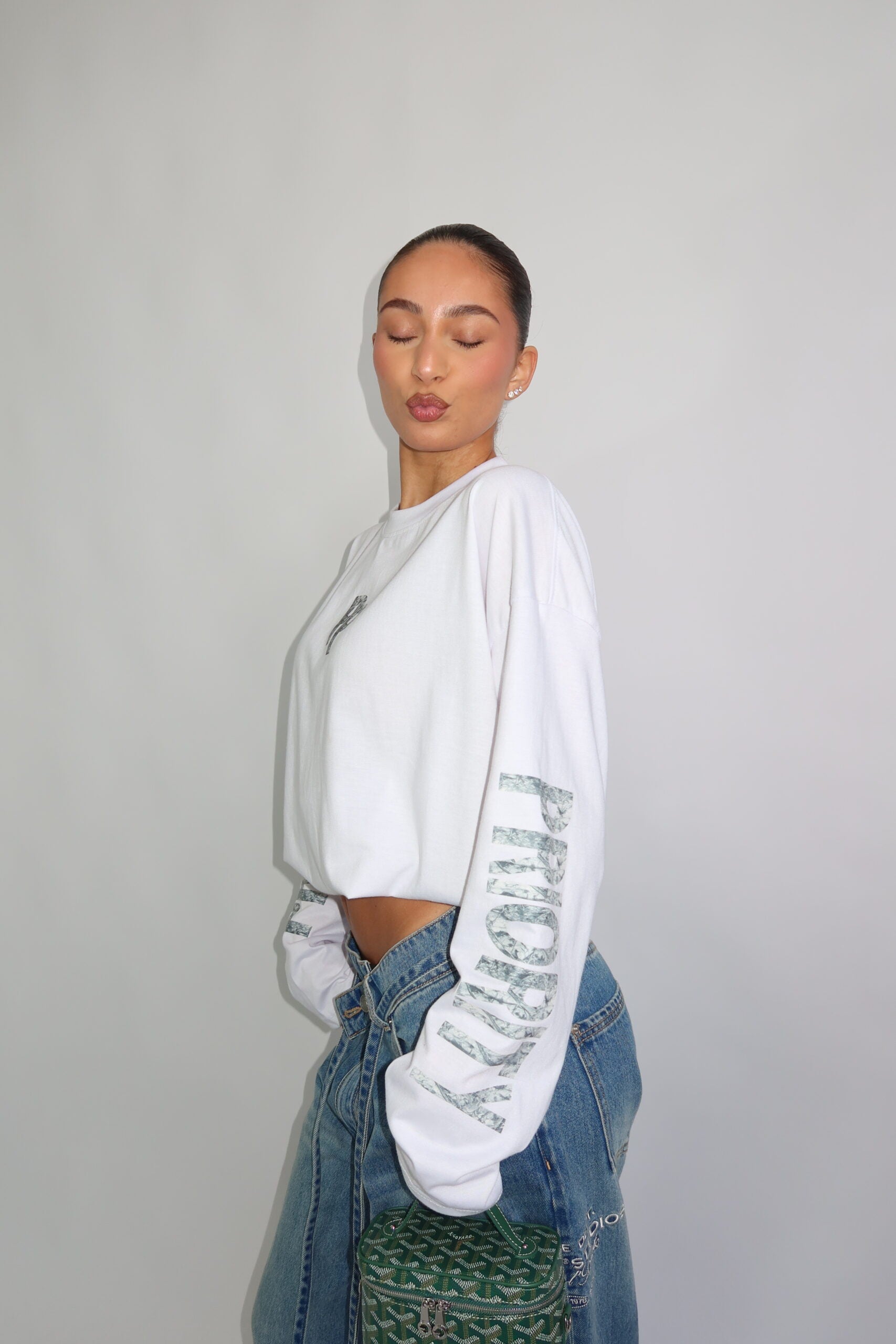 Priority return longsleeve wit