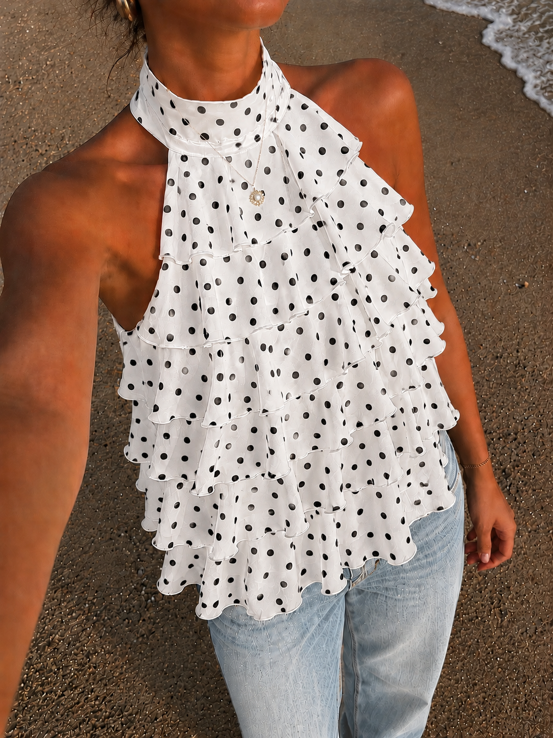 Ruffle wave top dots white