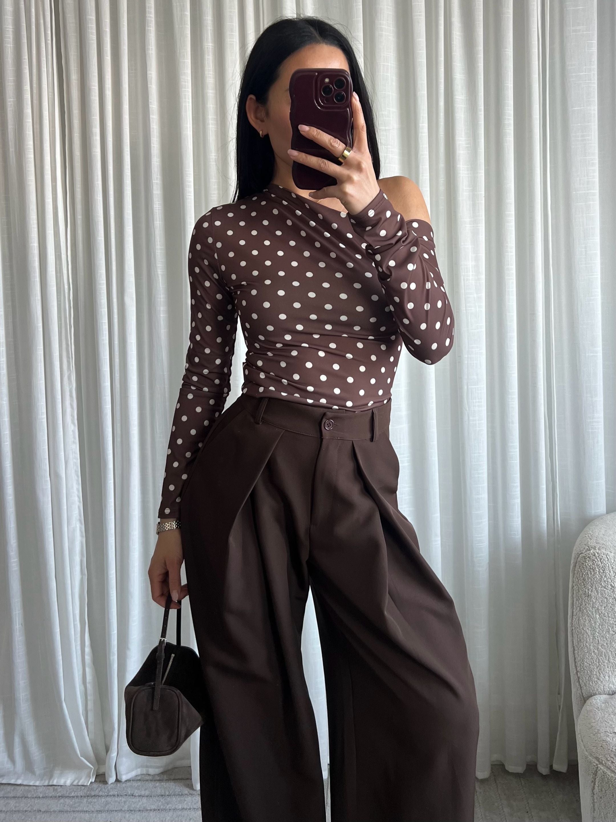 One shoulder polka dots top brown