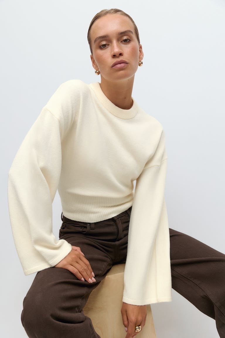 Fitted knit cream
