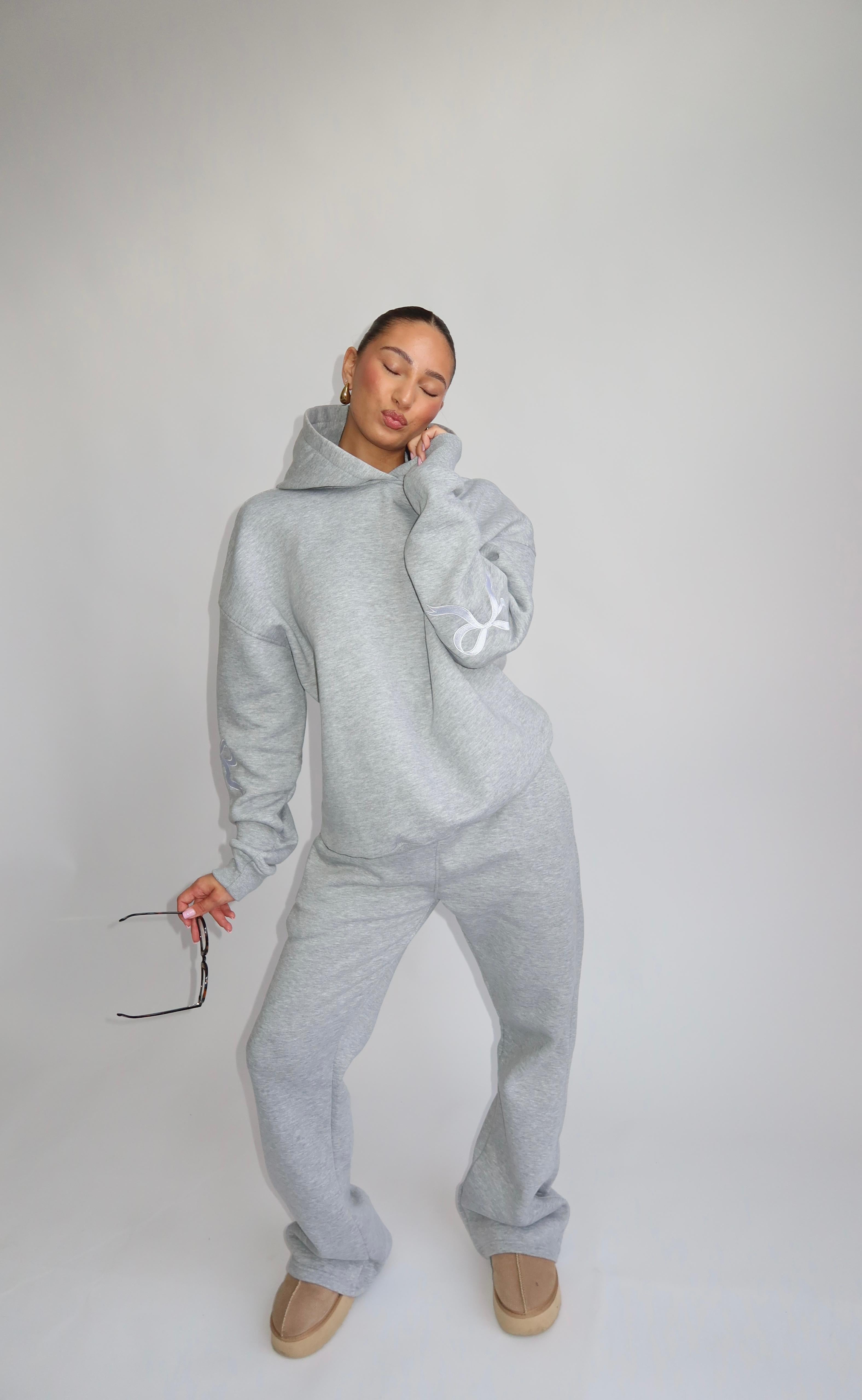 Gray bow-tie jogging pants