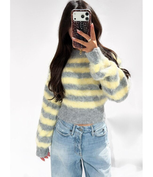 Mila Fluffy trui striped yellow grey
