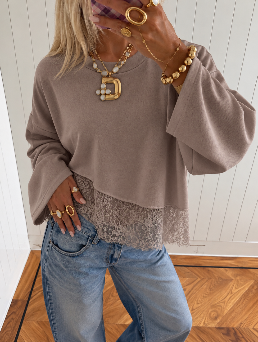 Premium lace sweatshirt taupe
