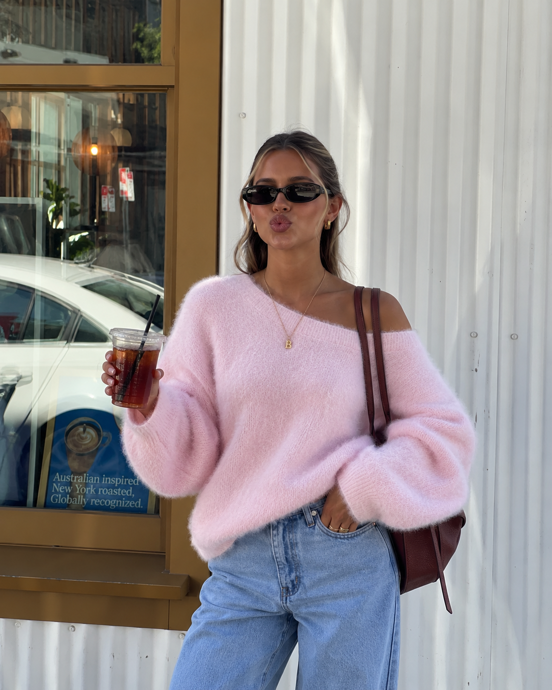 One shoulder trui fluffy pink