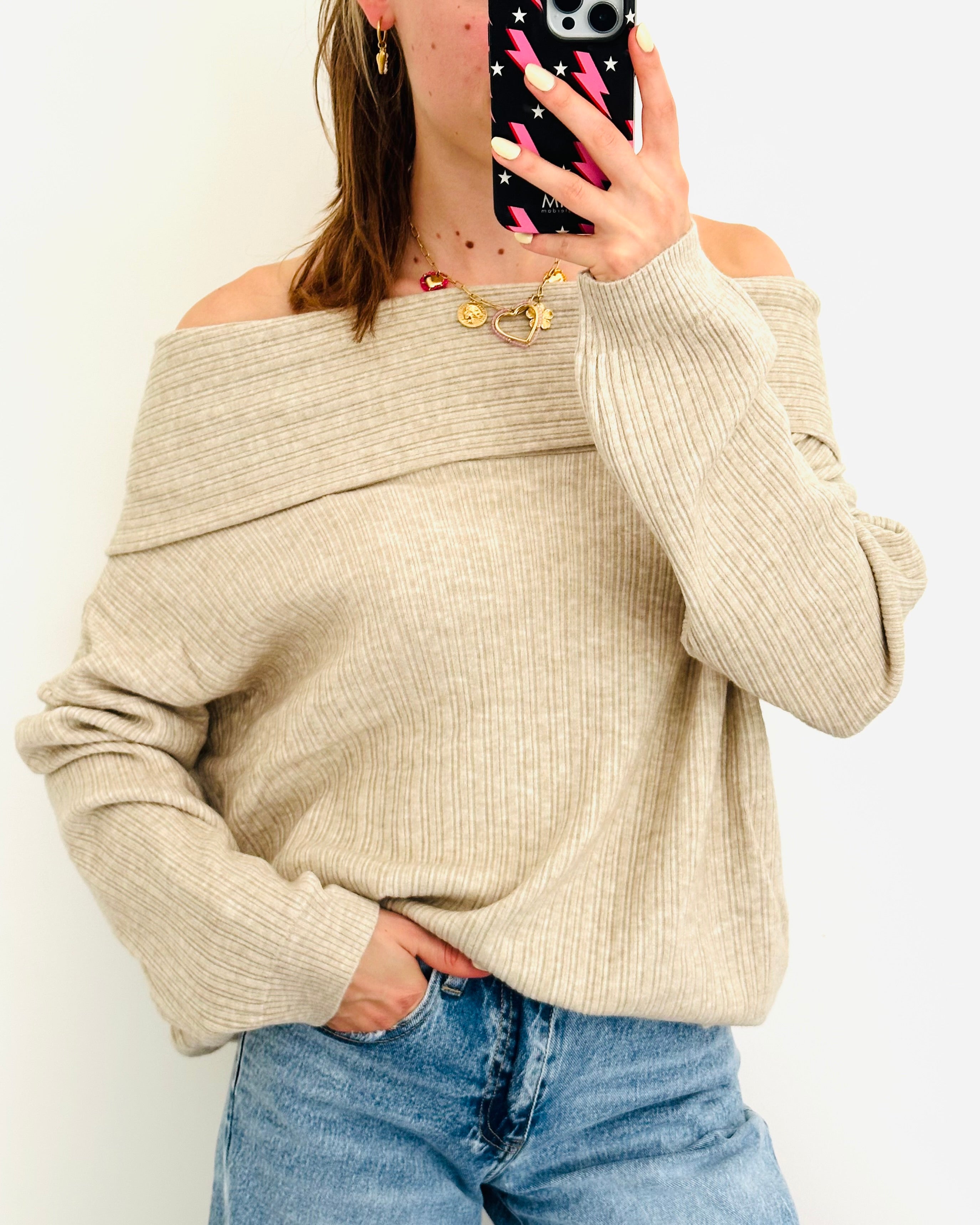 Off-shoulder sweater off-white