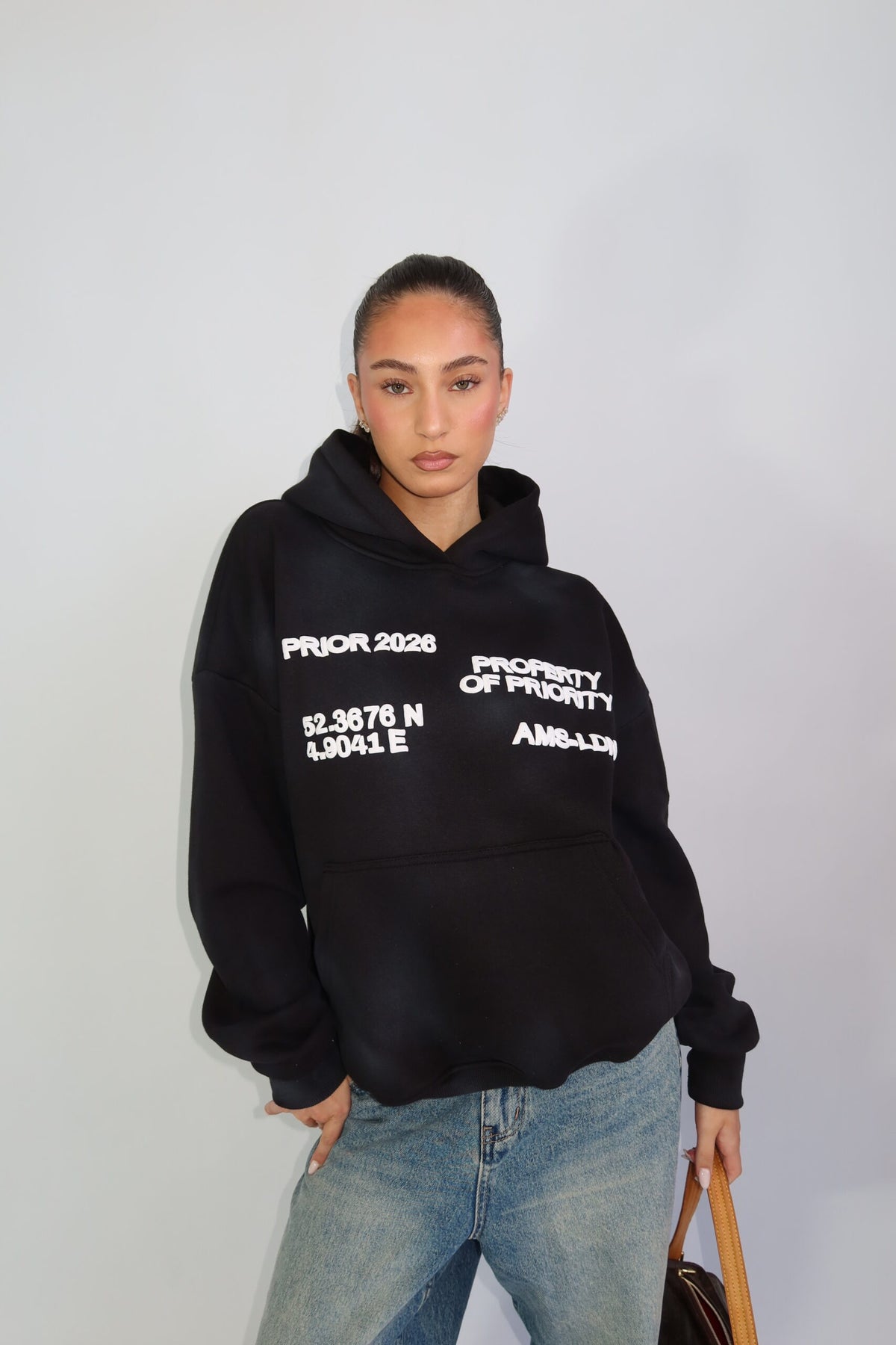 Priority hoodie ~ cloud zwart