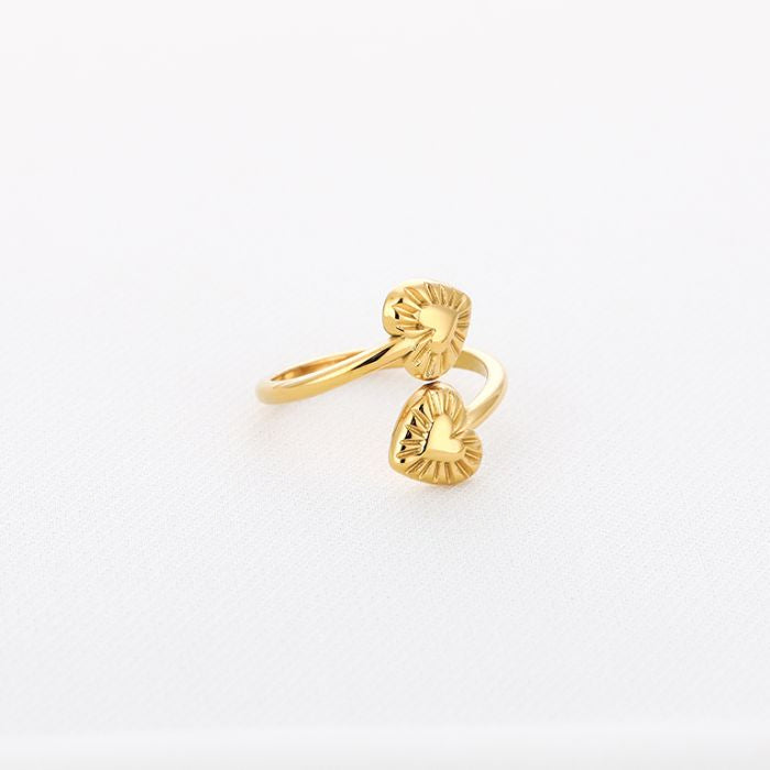 Connected heart ring goud
