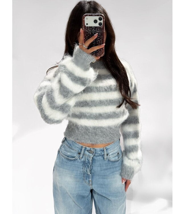 Mila Fluffy trui striped grey