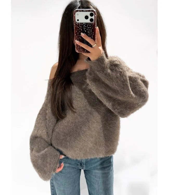 One shoulder trui fluffy taupe