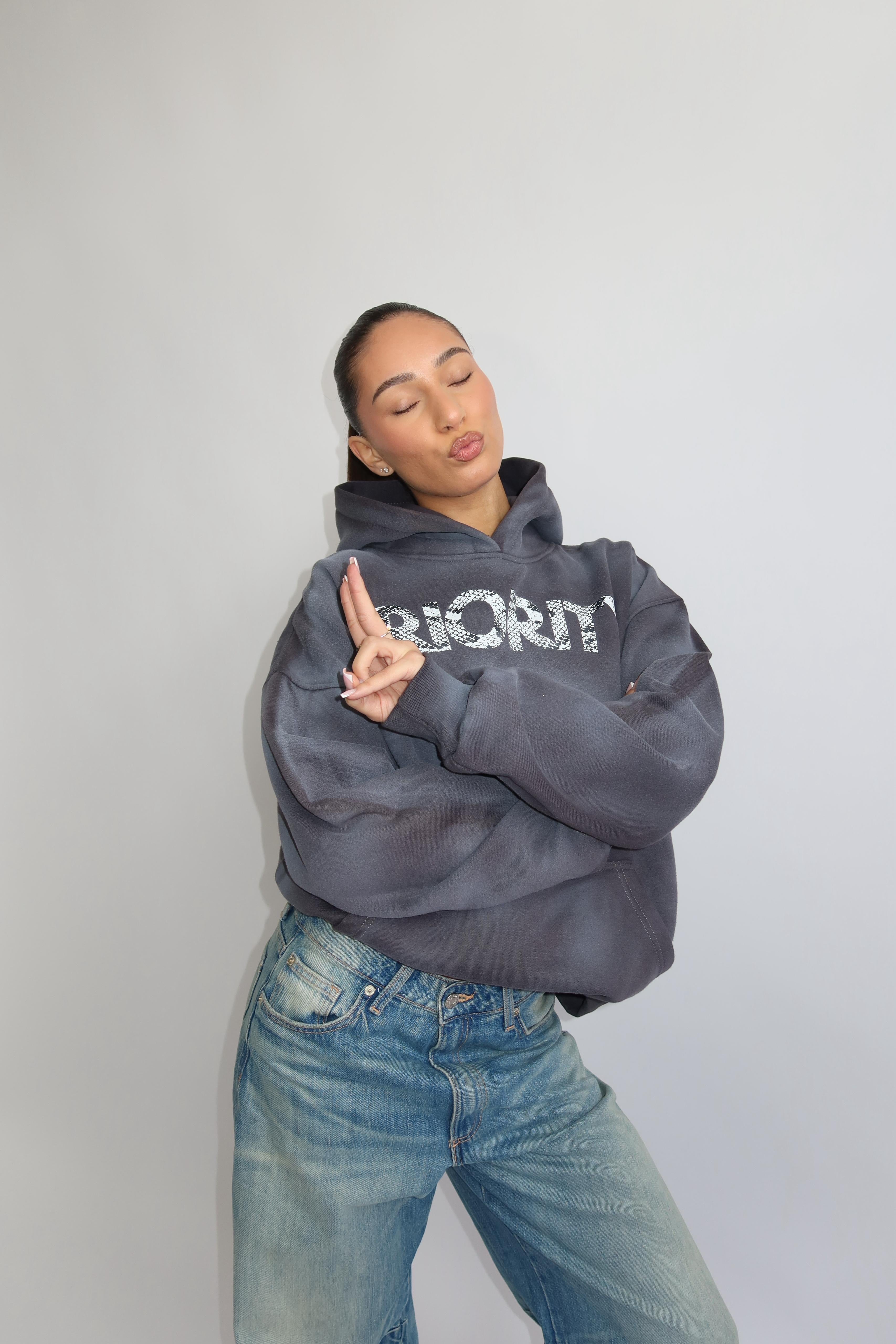 Priority hoodie cloud grey