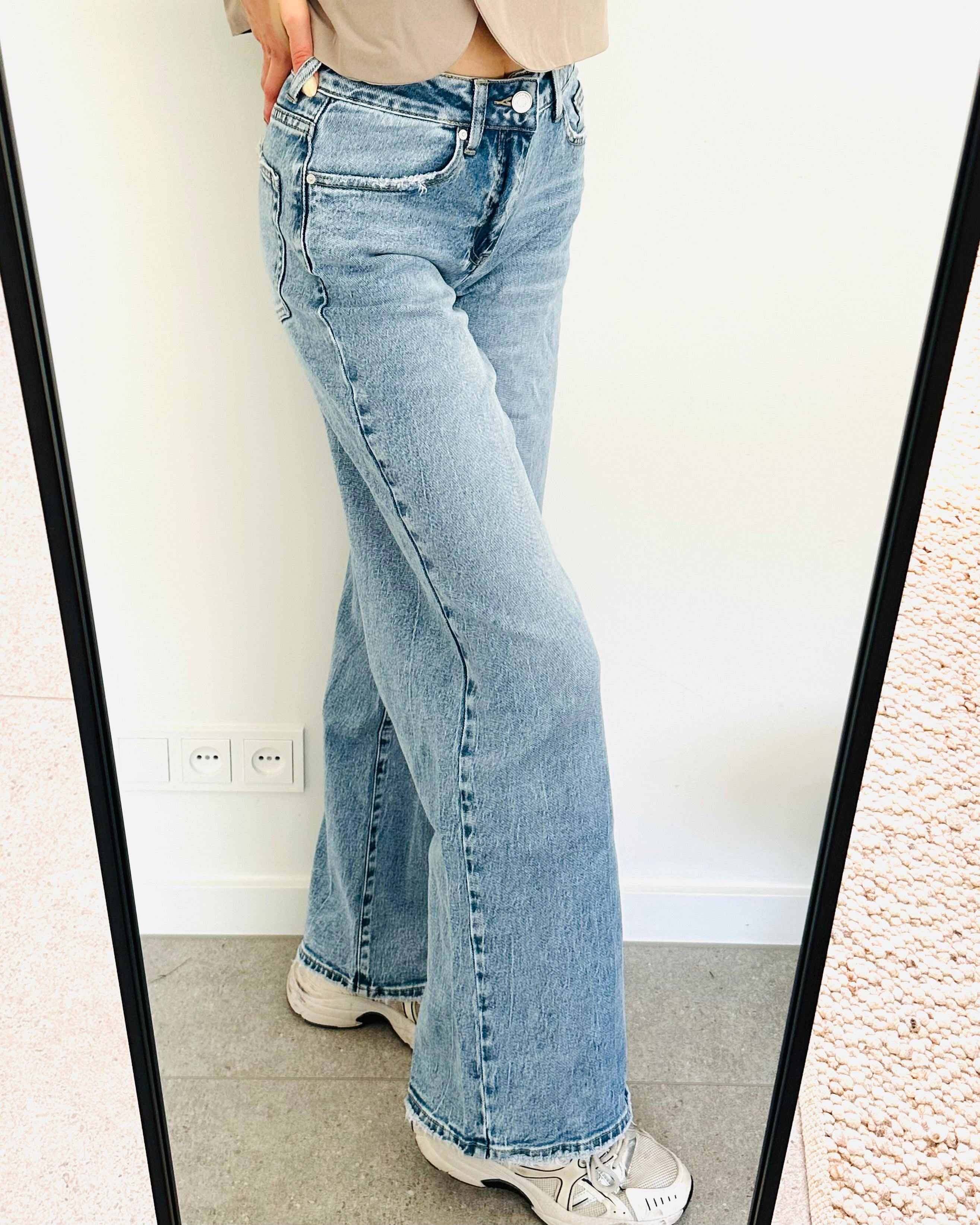 Straight leg jeans light blue