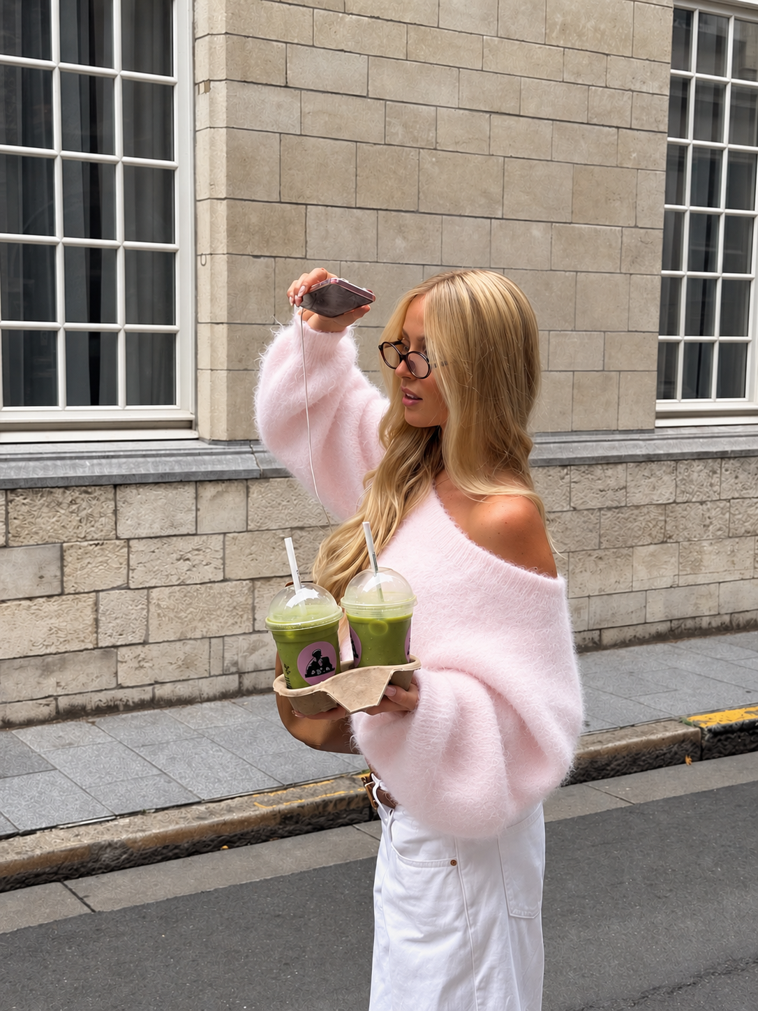 One shoulder trui fluffy pink