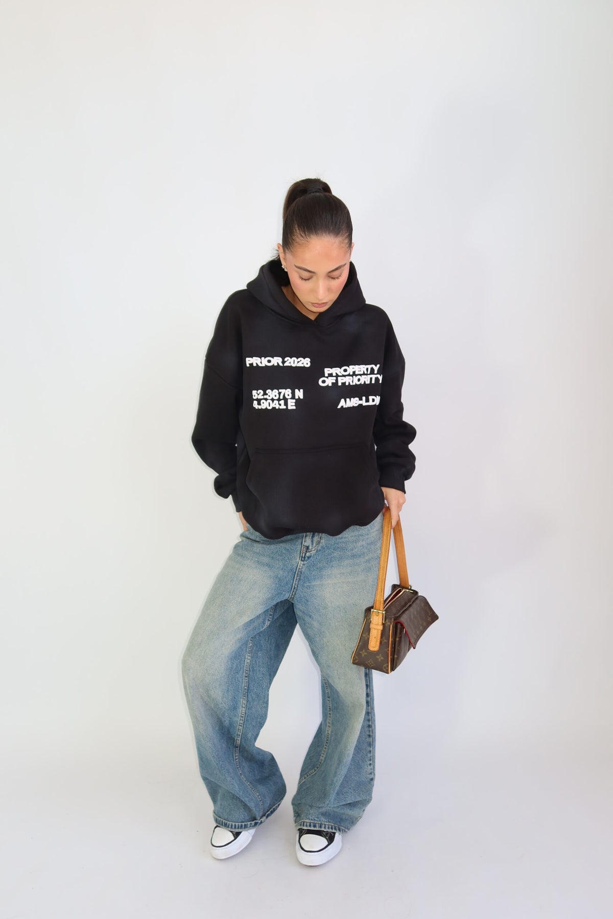 Priority hoodie ~ cloud zwart