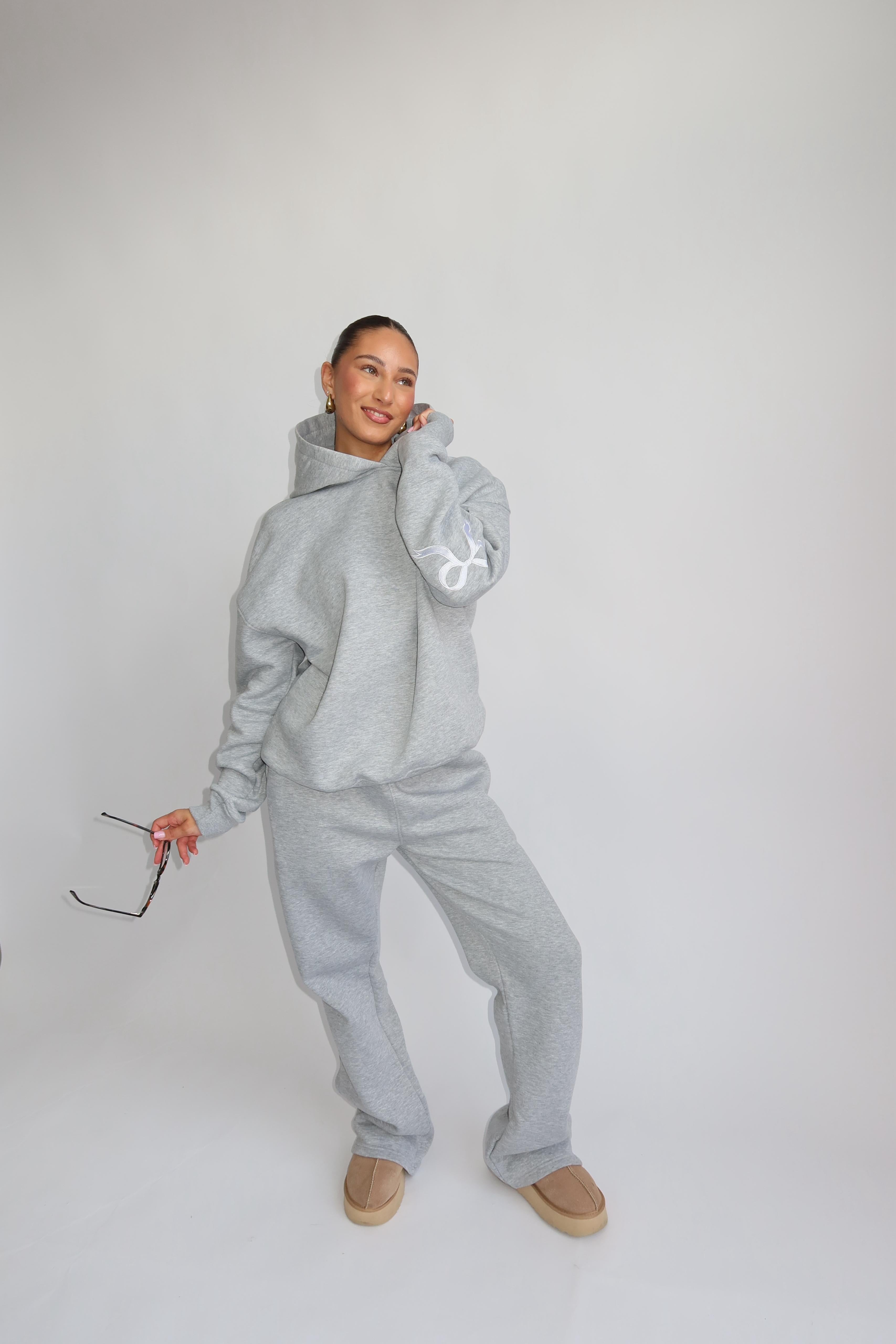Gray bow-tie jogging pants