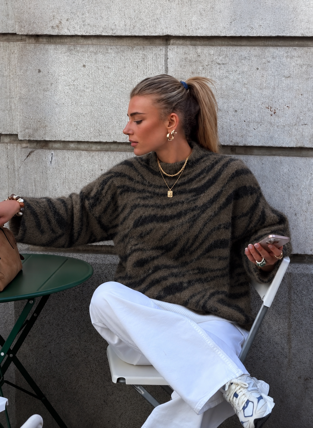 Zebra Fluffy Knit brown
