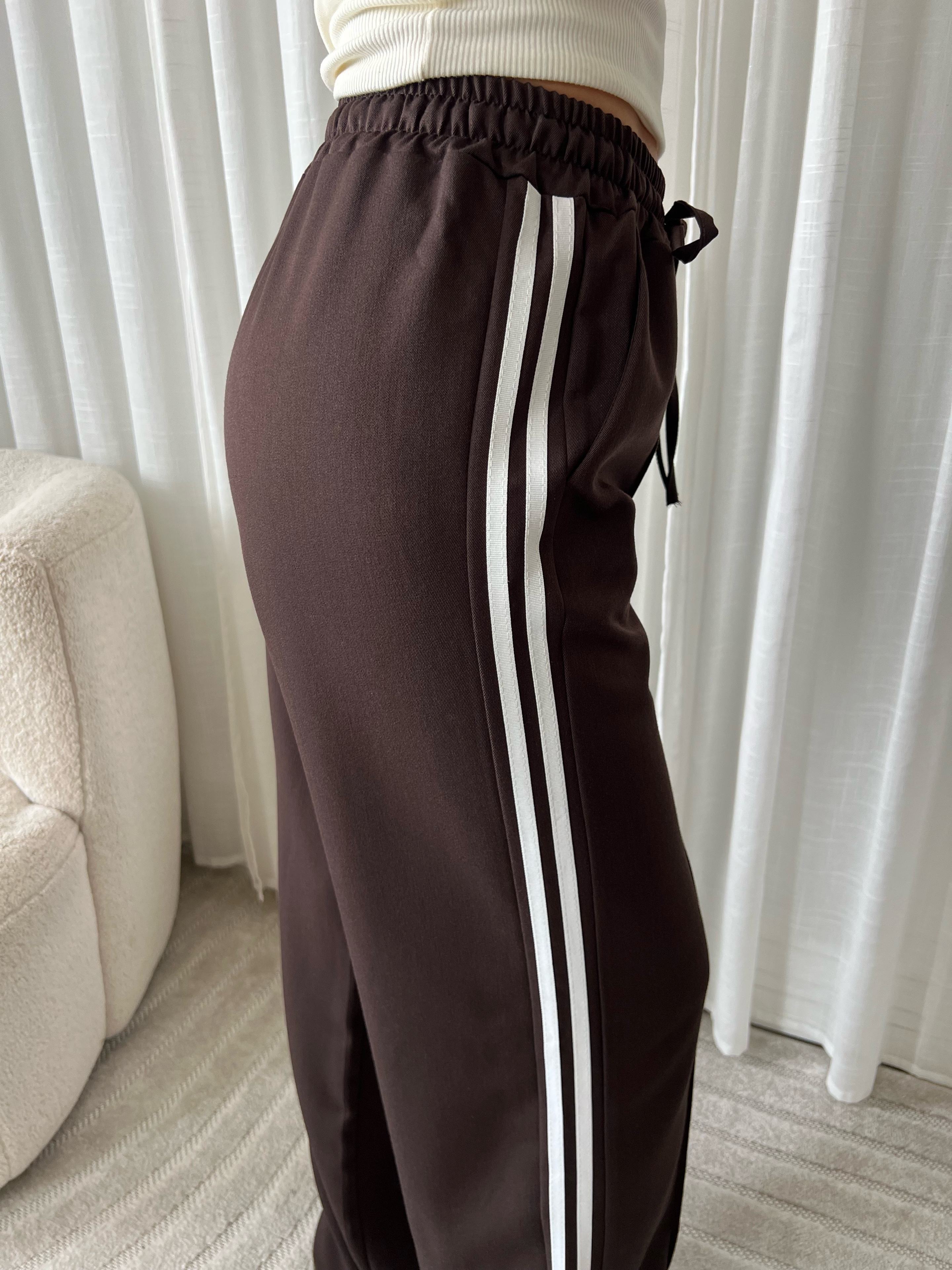 Limited striped pants brown