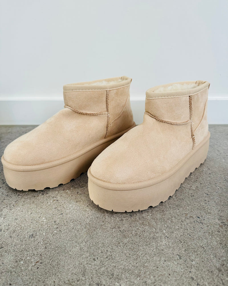 Comfy boots cream