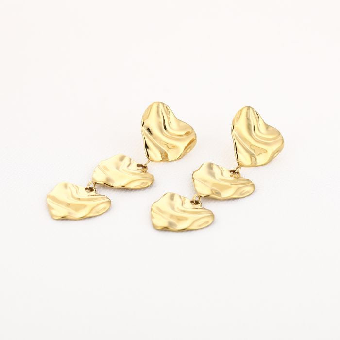 Triple heart oorbellen goud